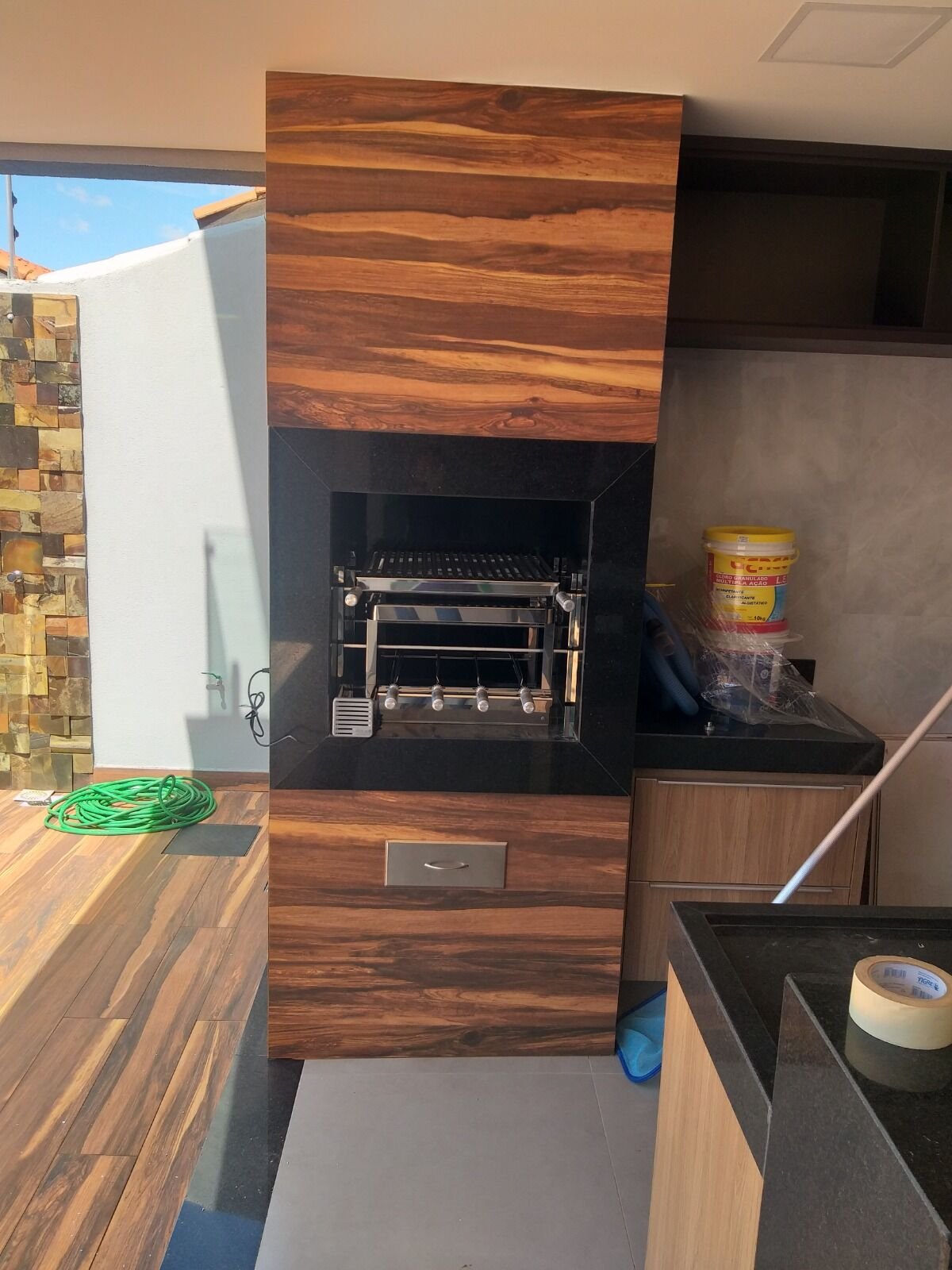 Churrasqueira revestida com kit inox